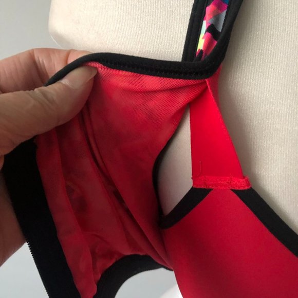 Like New Victoria's Secret VSX "Knockout" Zip-Front Sports Bra Size 32C - Picture 13 of 16